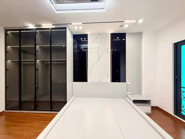 Bán nhà 33m² có sẵn 30m² thổ cư ngang 3.4m giá 5.9 tỷ tại Đường Xuân Đỗ Phường Long Biên