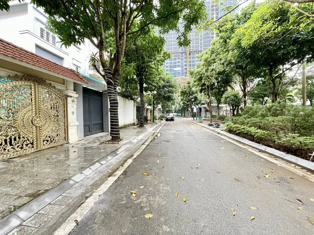 BÁN BIỆT THỰ KĐT TÂY NAM LINH ĐÀM. 200M2 - 4 TẦNG. MT 10M.