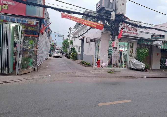 nhà 3 tầng gần mặt tiền Lê đình cẩn giá hơn 4 tỷ