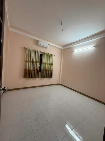 Khan hiếm sản phẩm nhà 4 tầng ngay cổng ĐH Văn Lang - Đường trước nhà 12m - Dọn vali ở ngay