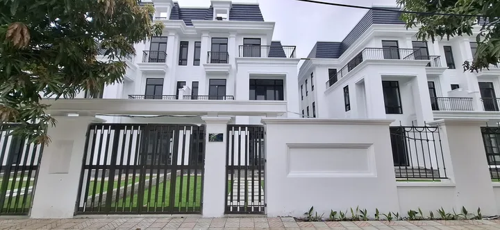 Bán nhà 300m² full thổ cư ngang 10m giá 21 tỷ tại HUD Mê Linh Central