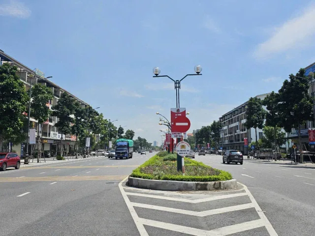 Bán căn shophouse 5.5 tầng hud-B đã hoàn thiện. Mặt đường lý anh tông. Diện tích 90m mặt tiền 5m hướng tây nam. Phường võ cường tỉnh bắc ninh