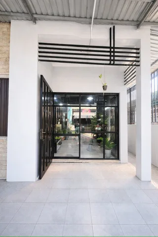 LÔ GÓC - NHÀ MẶT PHỐ  - 2 TẦNG - 86M2 - HẺM XE HƠI THÔNG - BÌNH TÂN