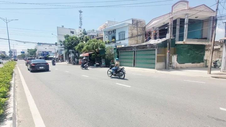 Cần bán lô đất P. Bắc NT đg bê tông ô tô tận nơi. Gần biển, mọi tiện ích xung quanh đầy đủ.
– Lô đất cách đg 2/4 đúng 5m, ô tô ra vào thoải mái
– DT: 116m2 full.thổ cư, ngang 4,4m, nở hậu 6,9m
– Hướng bắc lệch tây.
– Giá bán 3 tỷ 800