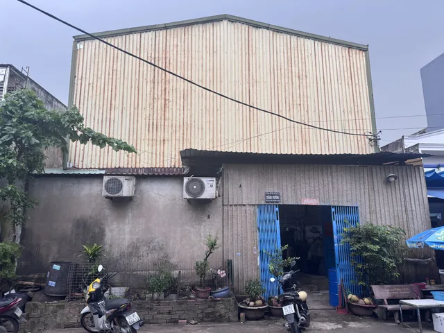 Nhà Xưởng Hương Lộ 2 bình tân, 10.5x21m công nhận đủ , hẽm 10m xe tải