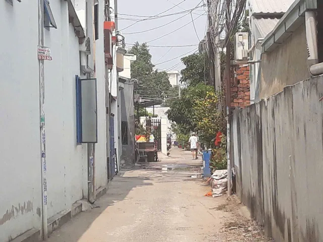 BÁN ĐẤT NỞ HẬU – PHONG THỦY ĐẸP – DIỆN TÍCH RỘNG
Tổng diện tích: 180,2 m²
Thổ cư: 151,1 m²
Ngang 6m – nở hậu 7m
Lô đất có thế nở hậu (hậu rộng hơn mặt tiền) – theo phong thủy được xem là rất tốt, tượng trưng cho tài lộc tích tụ, làm ăn phát triển, gia