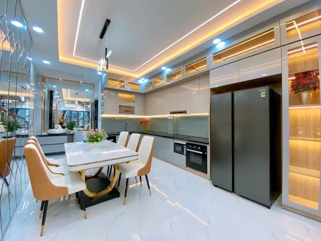Bán nhà 52,8m2 Nguyễn Phi Khanh, Tân Định, Q1, ngay cầu Bông, xây 5 tầng, giá 6 tỷ200tr sổ riêng
