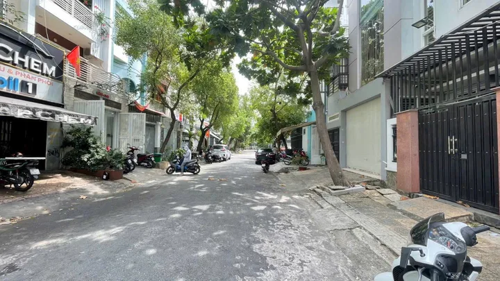 Bán Khu BT Kiều Đàm. 8,3x28m 207m2. tiện xây CHDV.. khu vực cho xây cao tầng . giá 32 tỷ. Lh: 0942.18.38.68