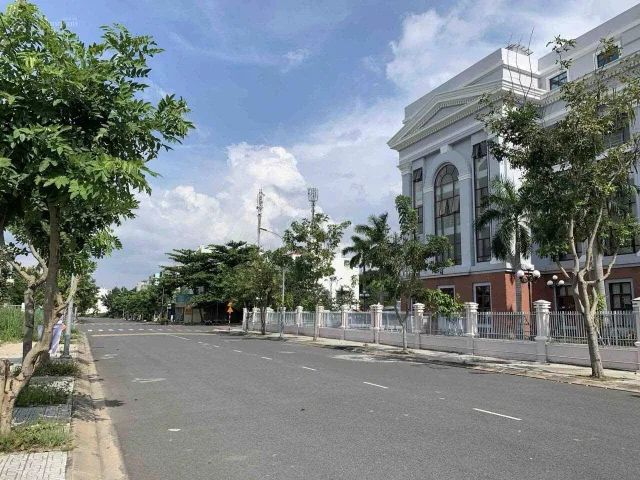 Bán đất nằm ngay trung tâm các khu CN lớn nhất tại Đồng Nai, giá chỉ hơn 10tr/m2, sổ sẵn