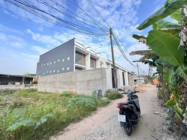 Bán nhà 170m² full thổ cư ngang 5m giá 2.35 tỷ tại Xã Mỹ Hạnh