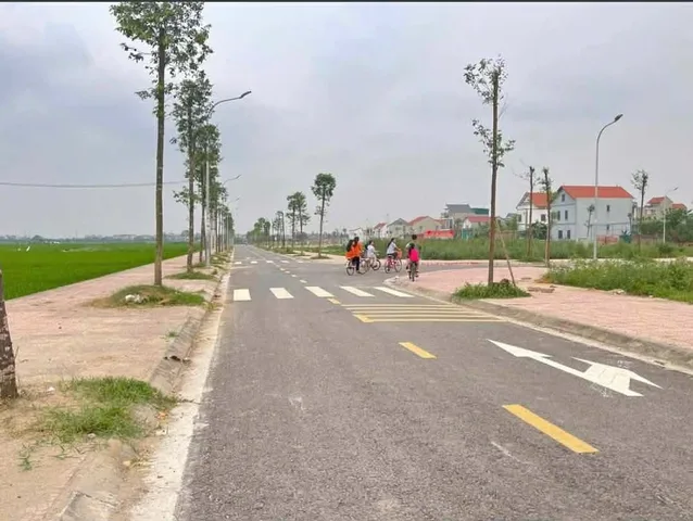 ⭕️⭕️ Lô đất đấu giá Hoàng Kim diện tích 87,3m2. Giá trúng 47,36 triệu/m2 không chênh. Vị trí sát cầu Hồng Hà Vành đai 4. Sát khu đô thị của Chủ đầu tư lớn. Tổng tiền vô cùng hợp lý.

Liên hệ em Hường 0978260602 để xem đất và gặp chủ ạ
#DatDauGiaMeLinh 
