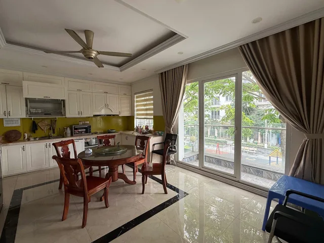 CHO THUÊ BIỆT THỰ LÔ GÓC EUROWINDOW RIVER PARK, 2 THOÁNG, THANG MÁY, VIEW VƯỜN HOA