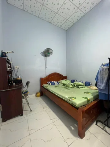 nhà sổ riêng đường xe hơi giá rẻ cần bán gâp