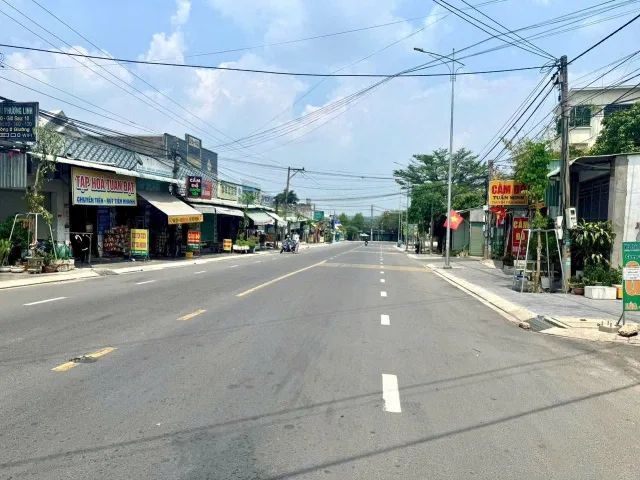 BÁN NHÀ XƯỞNG GÓC 2 MẶT TIỀN – DÒNG TIỀN SẴN Vị trí: Nguyễn Thị Tươi – Dĩ An, tỉnh Bình Dương