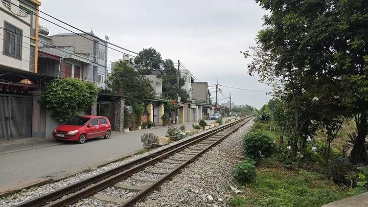 Bán gấp nhà 84m2. Mặt tiền 5,6m tại Tổ 24 Thị trấn Đông Anh. Giá 11 tỷ, ôtô Morning qua nhà