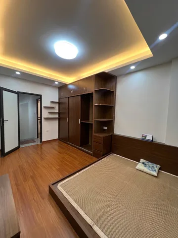 Cho thuê nhà riêng Ô TÔ - VỈA HÈ ngõ 145 Trung Kính, Cầu Giấy 50M x 5T giá 27tr