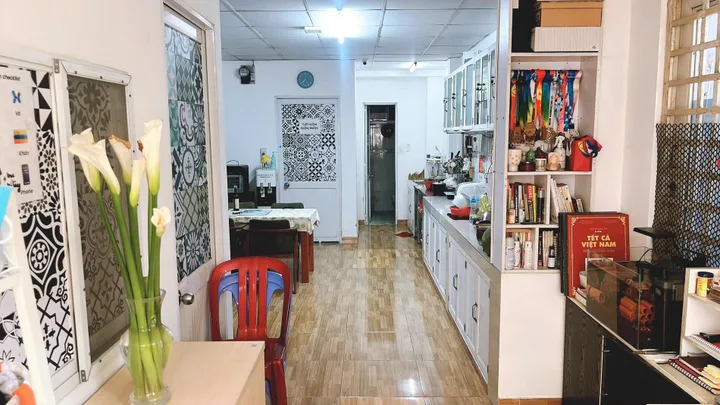 Bán nhà hẻm xe hơi thông ngang 4.2 Đường D Nhà C4 tiện xây mới gần Đại học Ngoại thương