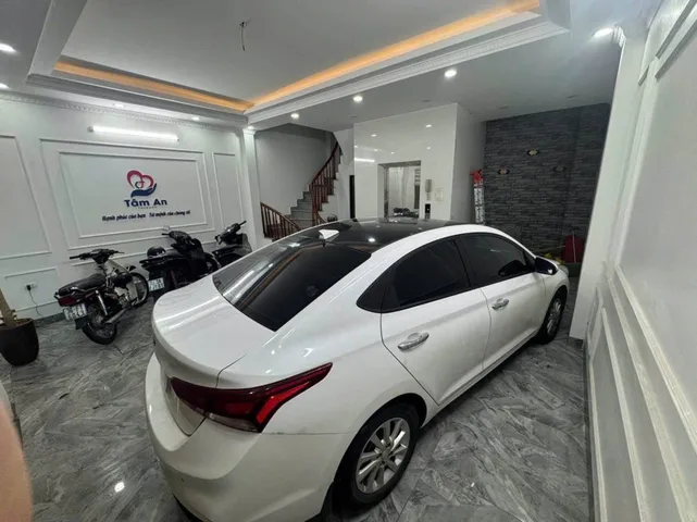 Bán nhà Vũ Tông Phan, Thanh Xuân, Hà Nội 💥
🏢Nhà 7 tầng, ngõ ôtô, thang máy, chợ, siêu thị... Đầy đủ tiện ích💥
📐Diện tích 48 m2, MT 6.1m, khách, bếp, tầng 1 để được 2 ô tô. 
🛣️Đường trước nhà rộng, ôtô vào nhà, ngõ thông, thoáng. 
🔥Khu vực ổn định quy 