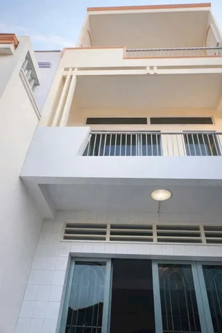 BÁN CĂN NHÀ 4.1 x 33m-=135m², 1 TRỆT 2 LẦU MẶT TIỀN KINH DOANH QUỐC LỘ 51