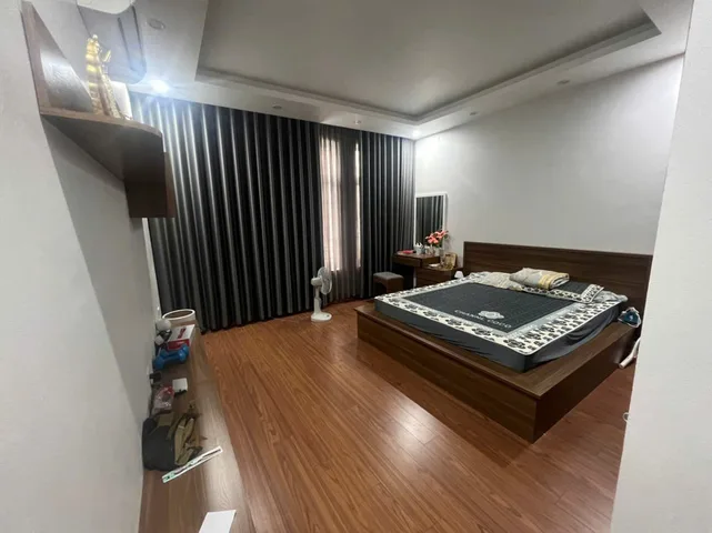 Bán gấp giá rẻ ô tô kinh doanh Ngõ Quỳnh 32m, 4 tầng, mặt tiền 4m, 8.5 tỷ Hai Bà Trưng.