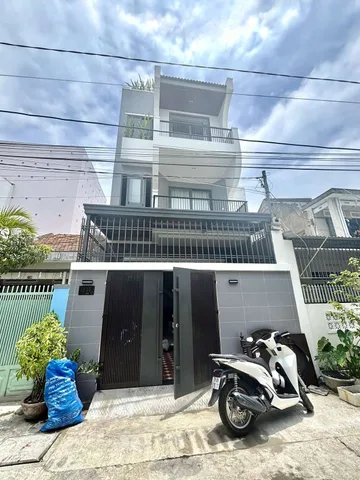 NHÀ 3 TẦNG ĐẸP VỊ TRÍ ĐẸP NGAY TTTP
