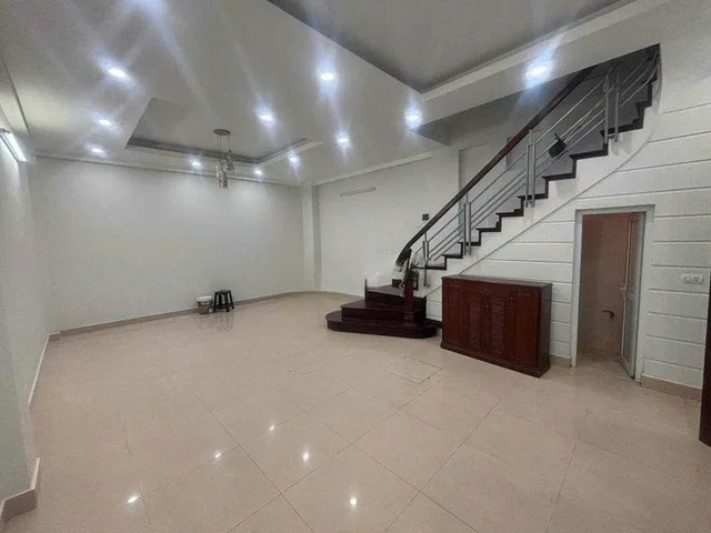 Cho thuê nhà ngõ 9 Trần Quốc Hoàn, Cầu Giấy 45M x 5T giá 19tr  Ô TÔ ĐỖ CỬA