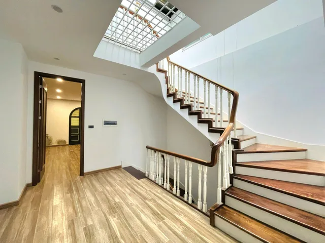BÁN ĐẤT TẶNG BIỆT THỰ TÂY HỒ - 750M2 - PHỐ TRONG NHÀ - 2 MẶT NGÕ OTO TRÁNH