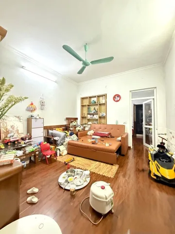 -	Bán Căn Hộ Tập Thể May 10, Sài Đồng, Long Biên 50m2, chỉ 1,9 tỷ (sổ sẵn)