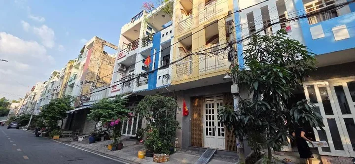 BÁN NHÀ MẶT TIỀN NỘI BỘ BÌNH PHÚ, VIEW CÔNG VIÊN - Ô TÔ ĐẬU CỬA NGÀY ĐÊM - GIÁ CHỈ 7.9TỶ