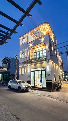 🔥 VIEW CHỢ NỔI – GÓC 2 MẶT TIỀN BỜ KÈ CÁI SƠN – BIỆT THỰ 3 TẦNG CÓ SÂN THƯỢNG SIÊU SANG
💰 4,75 TỶ (giá mới)