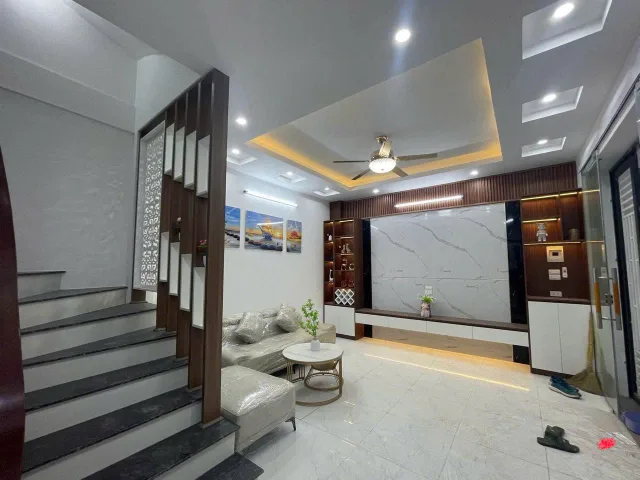 Bán nhà Việt Hưng, Long Biên 31m² 7 Tỷ 15, Ngõ Nông, Gần Ô tô tránh, Tặng Nội thất Cơ bản