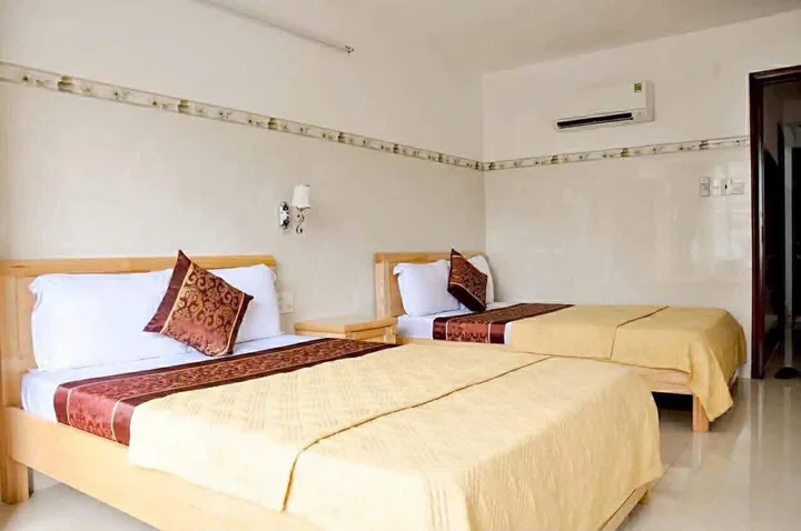 Cần bán khách sạn giá rẻ ở phía bắc Hòn Sện