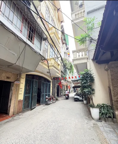 Lạc Long Quân, sổ 64m2, 6 tầng kiên cố, thoáng sáng, vài bước ô tô đỗ. 13 tỷ