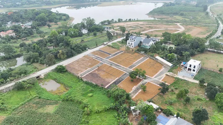 LÔ GÓC VIP NHẤT HỒ ĐỒNG CHANH. SÁT CÁC KHU RESORT ĐANG HIỆN HỮU VÀ ĐƯỜNG VĐ5