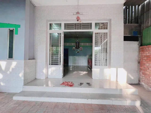 Nhà xây lâu nay cần tiền bán giá đất không tính nhà, 700 triệu sang tên đổi chủ.
