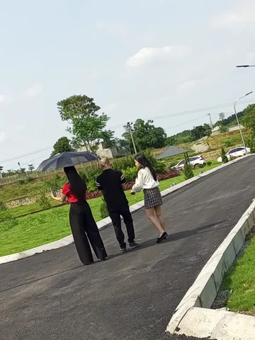 🔥 Chỉ hơn 300 TRIỆU sở hữu ngay đất gần trung tâm kinh tế Ba Đồi – Lạc Thủy
🏡 THÔNG TIN CHI TIẾT
• Diện tích: 50 – 75m²/lô
• Sổ hồng riêng từng lô – pháp lý sạch
• Ranh giới rõ ràng
🚧 HẠ TẦNG HOÀN THIỆN 100%
✔ Đường nhựa Asphalt rộng, ô tô tránh nha