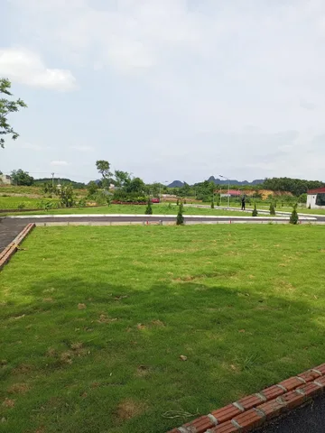 🔥 Đất Ba Đồi – Lạc Thủy, hơn 250 triệu là có ngay!
Diện tích 50–75m², sổ riêng từng lô, pháp lý rõ ràng.
Đường nhựa rộng, điện nước đầy đủ – mua về xây luôn.
📍 Vị trí đẹp: gần chợ, trường, UBND, dân cư đông sẵn
🚗 6 phút tới KCN Thanh Hà, 10 phút ra cá