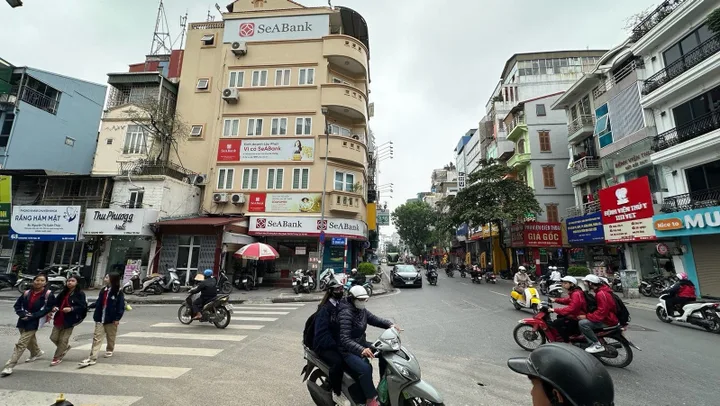 MP Tạ Quang Bửu - HBT. Gần các trường Bách Kinh Xây. Khu vực đông SV nhất. KD sầm uất
Giao thông thuận tiện.