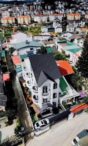 Căn villa đẹp 4 tầng LUXURY Đẹp mới xây tại Kim Đồng xịn xò , gần chợ Ngô Quyền Đà Lạt đáng sống