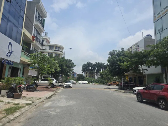 Bán đất lô góc khu 7 đại phúc dãy CL21. Đường thông thẳng ra đường nguyễn quyền. Diện tích 85m mặt tiền 15m hướng đông nam & tây nam. Phường võ cường tỉnh bắc ninh