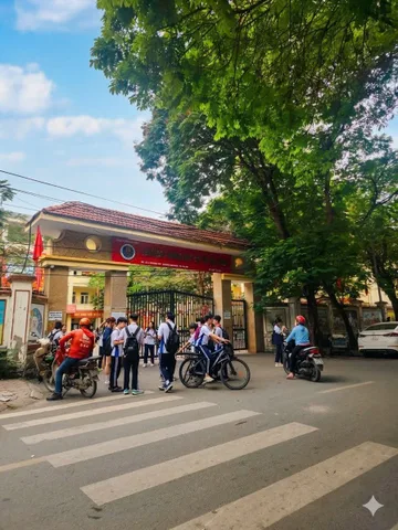 🏡 58M² • PHÂN LÔ CÁN BỘ CÔNG AN • GIẢM SỐC 1 TỶ • CHỈ 14.5TỶ
📍 Vị trí đẹp gần trường cấp 2 Văn Quán, khu dân trí cao, an ninh cực tốt
🚗 Ngõ rộng, ô tô đỗ gần nhà, di chuyển thuận tiện
🏡 Nhà 4 tầng dân tự xây chắc chắn, thiết kế ở cực kỳ hợp lý, về ở ng