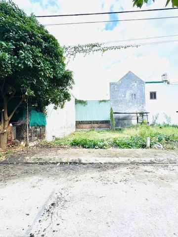 Lô Đất tái Định cư thị trấn Diên Khánh
- Cách đường trần phú chỉ 150m. Đường hiện trạng rộng 9m ô tô thông thoáng,  xung  quanh dân cư đông đúc, gần bờ kè Trần Phú mát mẻ
- Diên tích: 90m ngang 6m full thổ. 
- Giá : 1ty770  bớt lộc và  bao sang tên