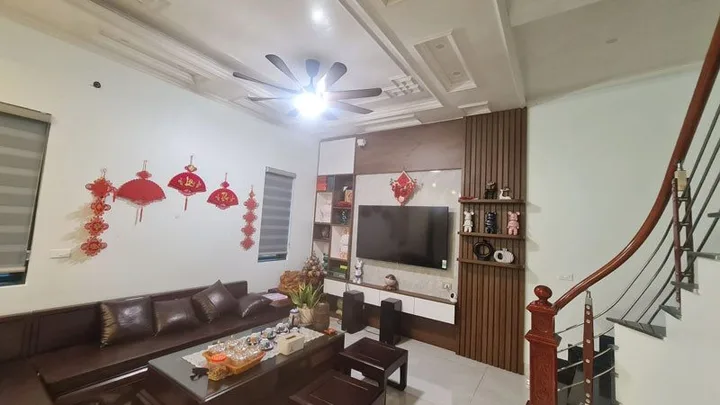 Hoa Hậu Lê Xá - Bát Tràng: 63,3m2 nhà 5 tầng thang máy, lô góc thoáng, đường ô tô tránh