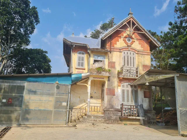 BIỆT THỰ PHÁP CỔ TTTP ĐÀ LẠT 1800M2 PHÁP LÝ RÕ RÀNG 75 TỶ. LH:0909267003.