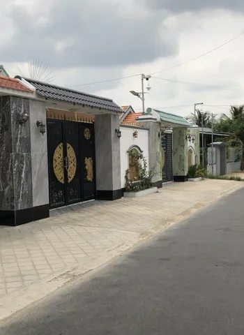 Chính Chủ cần bán 6 nền đất ONT 5x26 giá 700
triệu/nền còn thương lượng bao phí thuế. Nằm mặt tiền đường nhựa thông 2 hướng