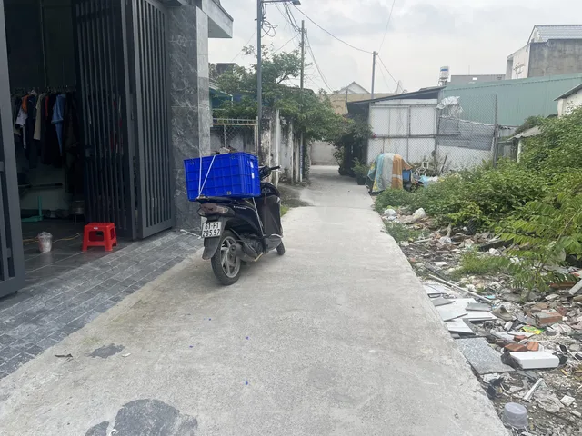Chính chủ bán đất 74,2m² có sẵn 60m² thổ cư ngang 4,5m giá 1.55 tỷ tại Phường Phú Lợi. Xung quanh đầy đủ tiện ích, phù hợp xây nhà ở