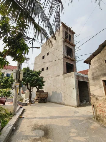 Nhà tiền yên tiền lệ. Oto 7 chỗ qua nhà. ô tô thông. Bãi xe. Sân chơi cạnh nhà