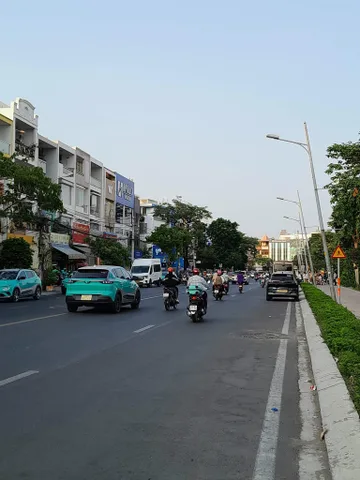 BÁN NHÀ MẶT TIỀN   ( 4,4M X 10 M X 3 TẦNG) GIÁ : NHỈNH 6 TỶ TL ,GÓC ĐƯỜNG KINH DƯƠNG VƯƠNG, PHƯỜNG AN LẠC