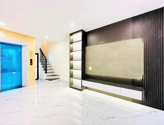 BÁN NHÀ LONG  BIÊN - HÀNG XÓM VINHOMES REVERSIDE - THANG MÁY - Ô TÔ ĐỖ NGAY CỬA