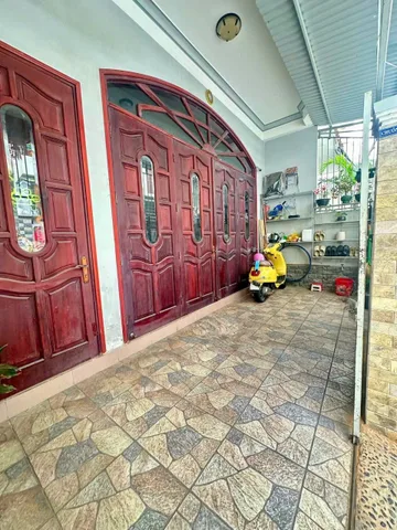 🌊 NHÀ 2 TẦNG GẦN BIỂN – HẺM ÔTÔ NGUYỄN TRI PHƯƠNG, NAM NHA TRANG 🌊

* Diện tích: 94,3m² | Diện tích sàn: 164,4m²
* Ngang 6m hiếm, vuông vức đẹp
* Hướng: Tây Bắc
* Hẻm ôtô rộng, cách đường chính chỉ 3 căn nhà

🏡 Kết cấu:

* Nhà 2 tầng gồm: phòng k